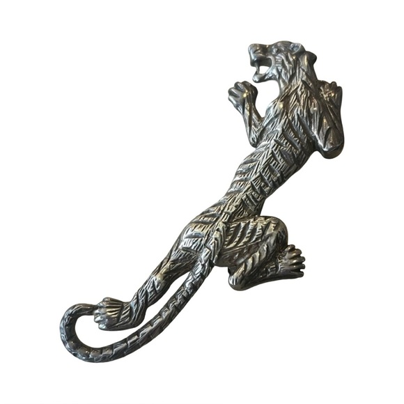 Jewelry - Pewter Climbing Tiger Brooch